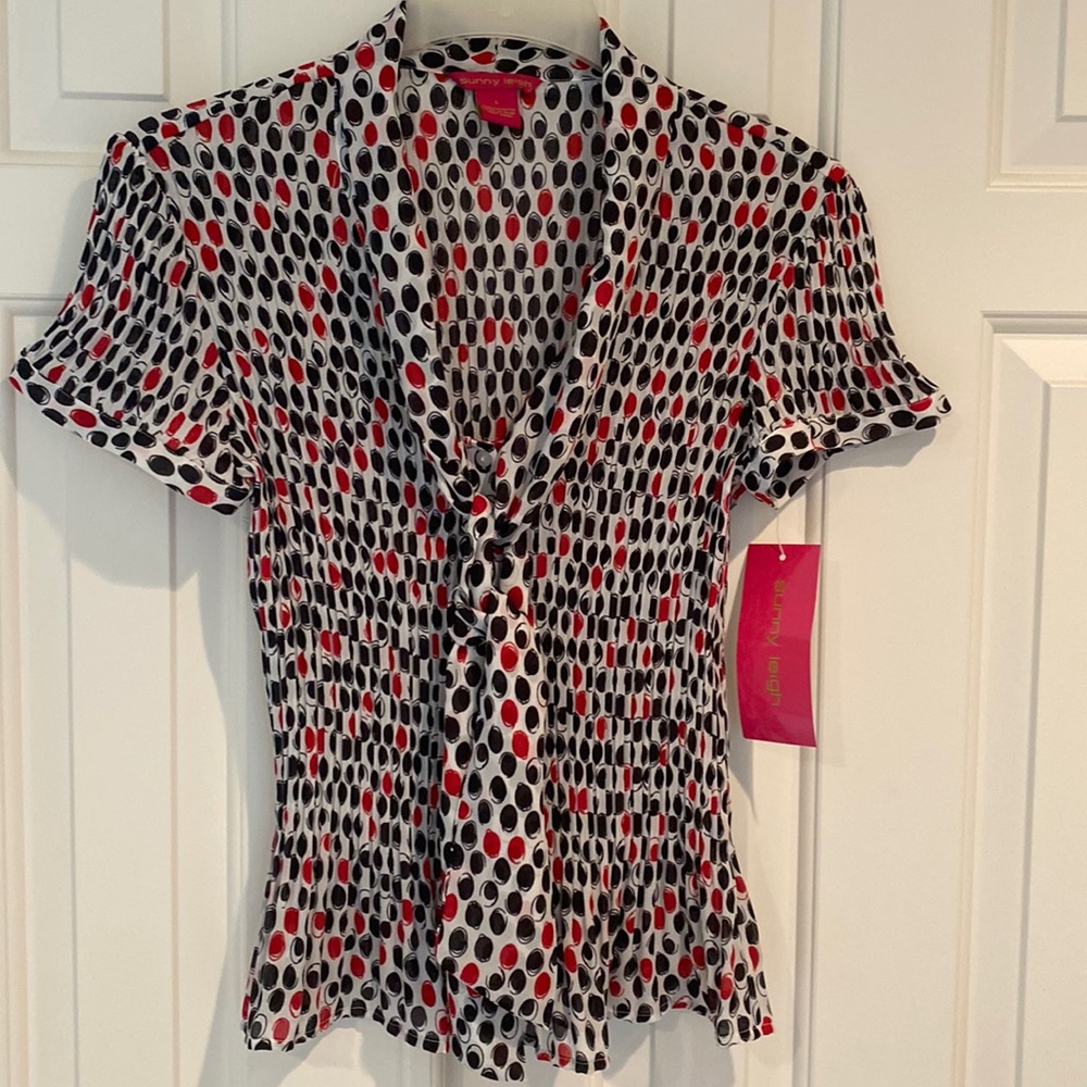 NWT Sunny Leigh top Red/white/black. Women’s Large